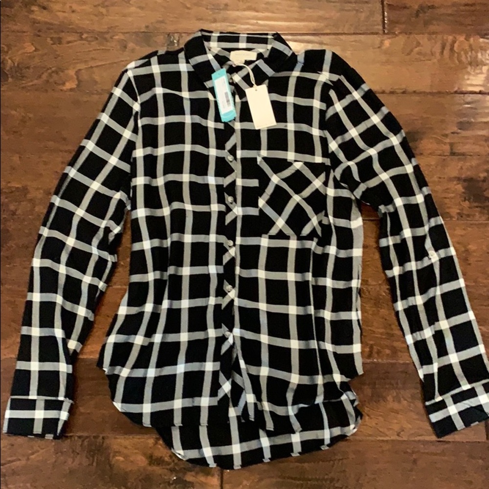 Mello Day black and white button down